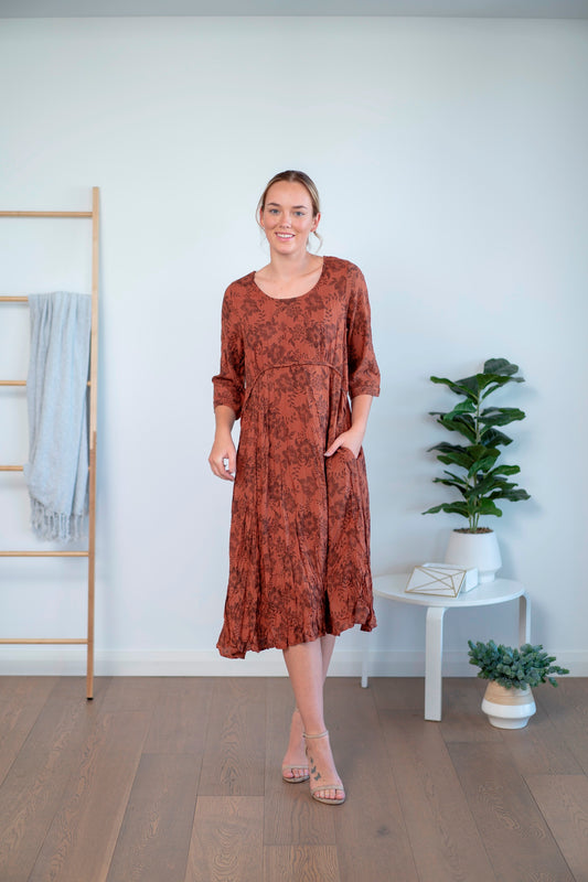 WILLOW TREE CRESCENT LINE DRESS IN FLORAL RUST