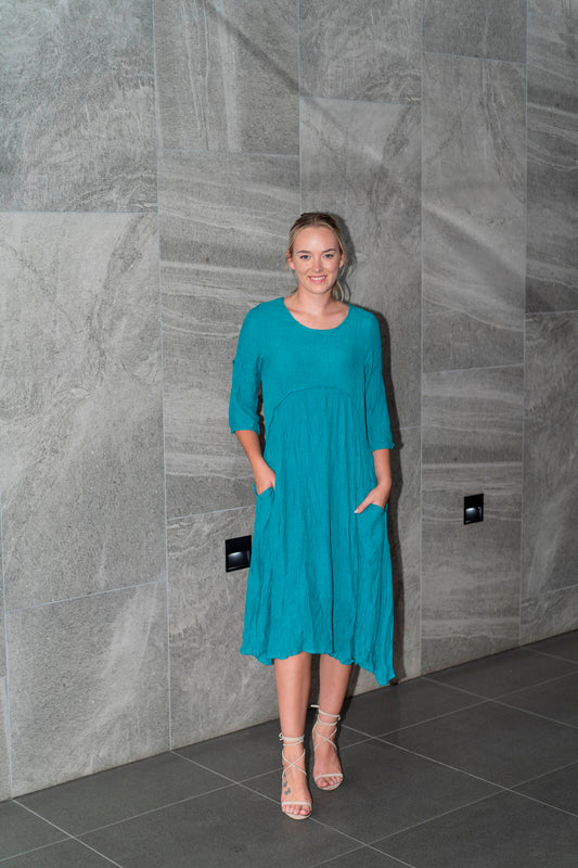 WILLOW TREE CRESCENT LINE DRESS IN TEAL