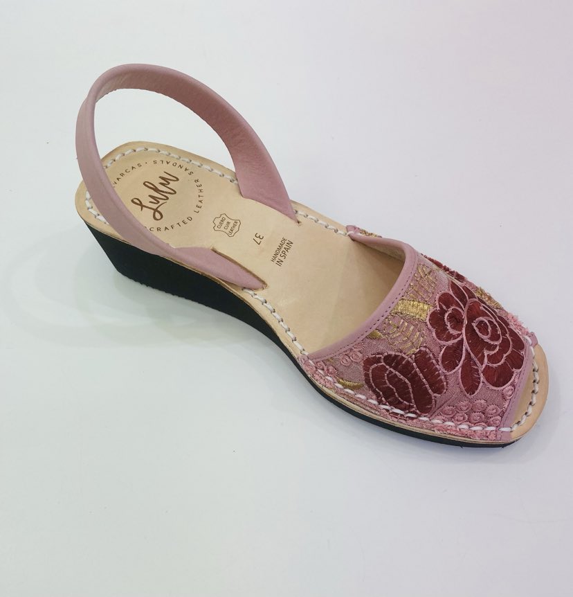 LULU AVARCAS BLACK WEDGE LEATHER SANDAL IN PINK FLORAL