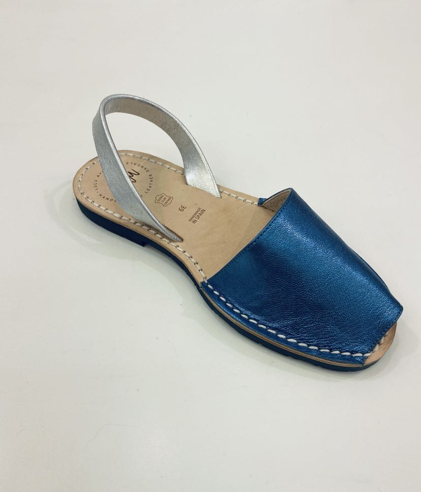 LULU AVARCAS FLAT SANDAL IN METALLIC BLUE
