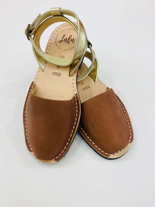 LULU AVARCAS LEATHER SANDAL IN BROWN WITH GOLD ANKLE STRAP
