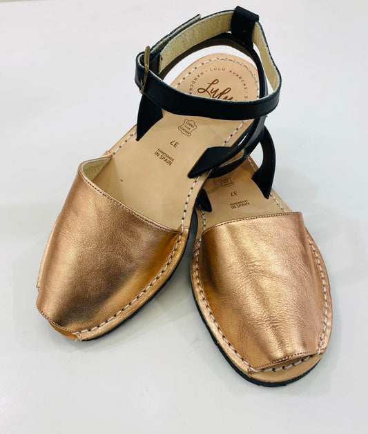 LULU AVARCAS LEATHER SANDAL IN ROSE GOLD WITH BLACK ANKLE STRAP