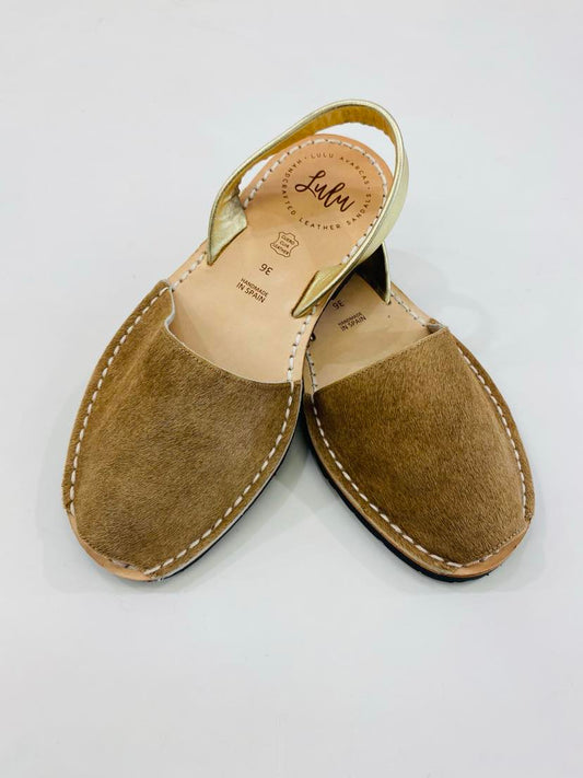 LULU AVARCAS LEATHER SANDAL IN BEIGE FUR WITH GOLD STRAP