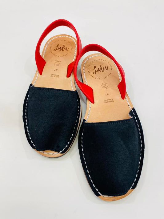 LULU AVARCAS LEATHER SANDAL IN BLACK FUR WITH RED STRAP