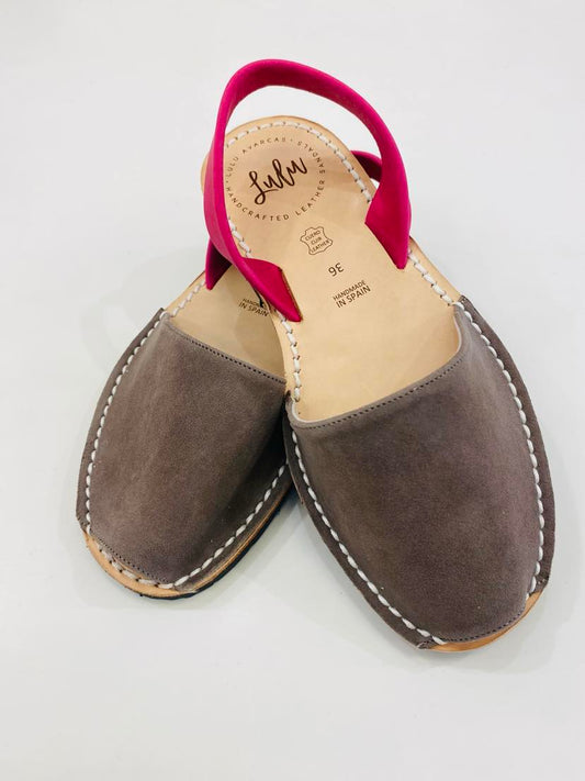 LULU AVARCAS LEATHER SANDAL IN MUSHROOM WITH PINK STRAP