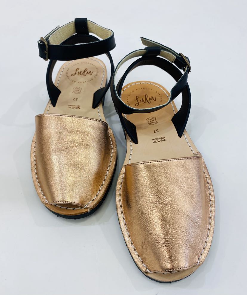 LULU AVARCAS LEATHER SANDAL IN ROSE GOLD WITH BLACK ANKLE STRAP