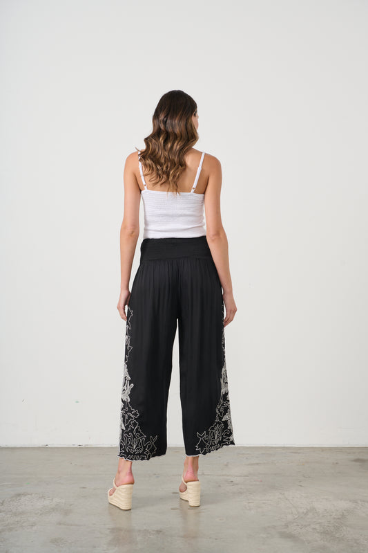 CAJU CONTRAST EMBROIDERY PANTS WITH POCKETS IN BLACK AND WHITE