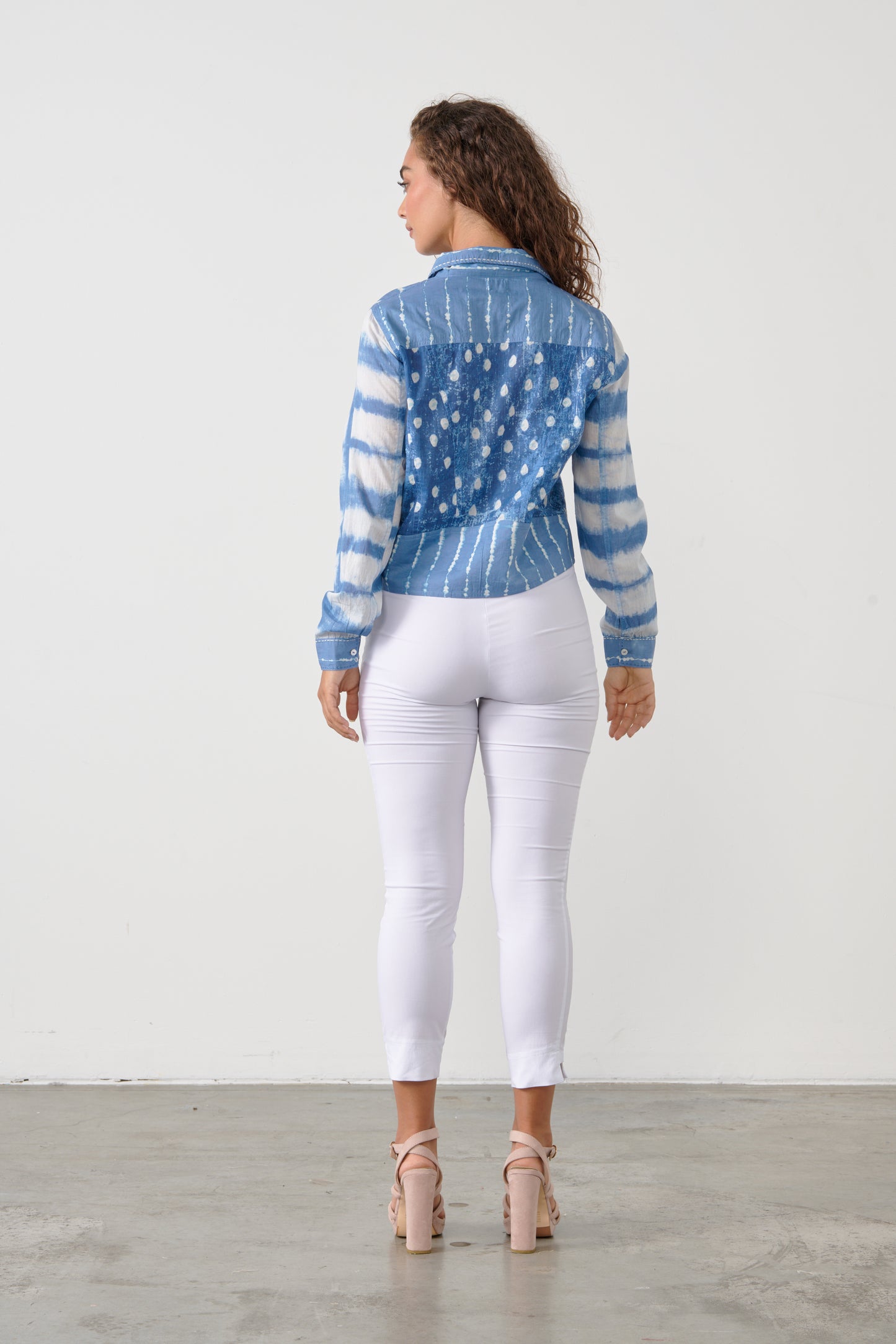 CAJU CROP SUMMER JACKET IN BLUE TIE DYE