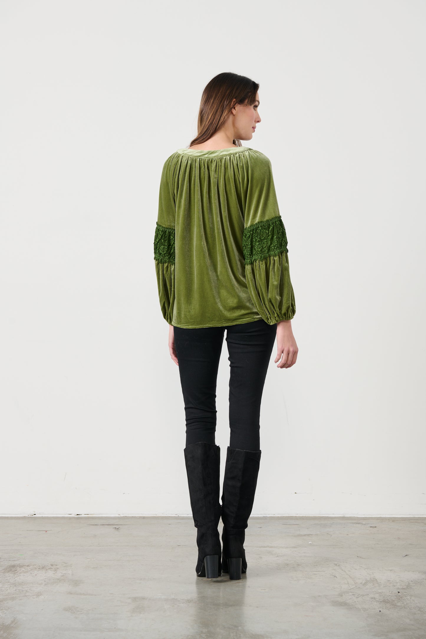 CAJU VELVET BLOUSE WITH LACE INSERTS IN GREEN