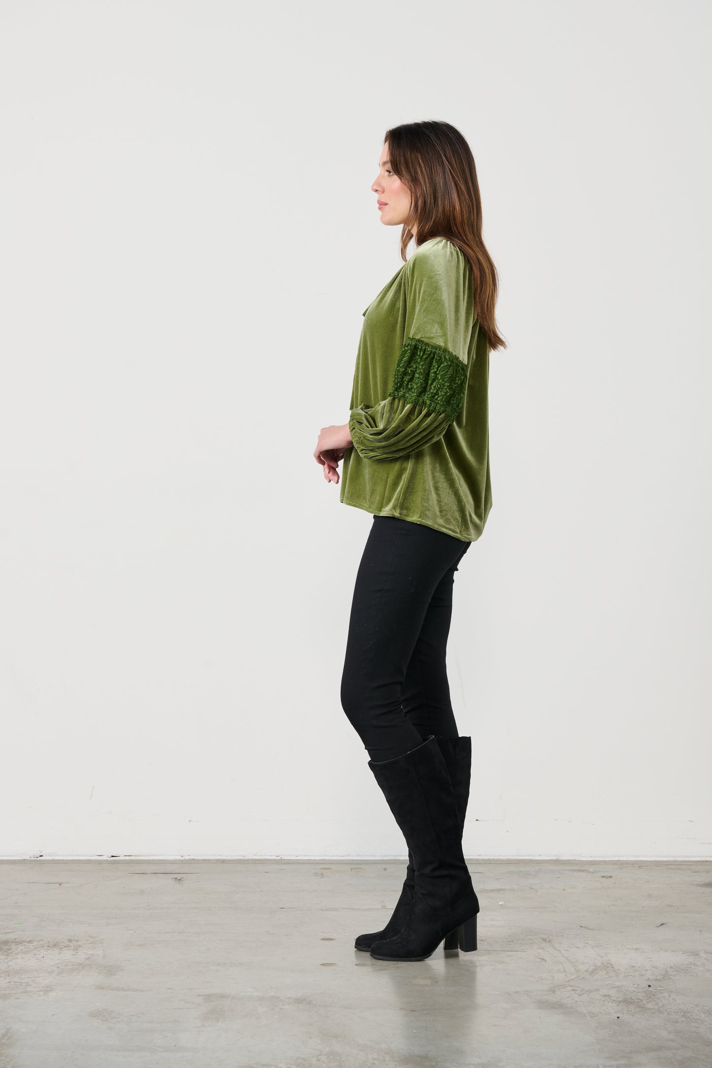 CAJU VELVET BLOUSE WITH LACE INSERTS IN GREEN