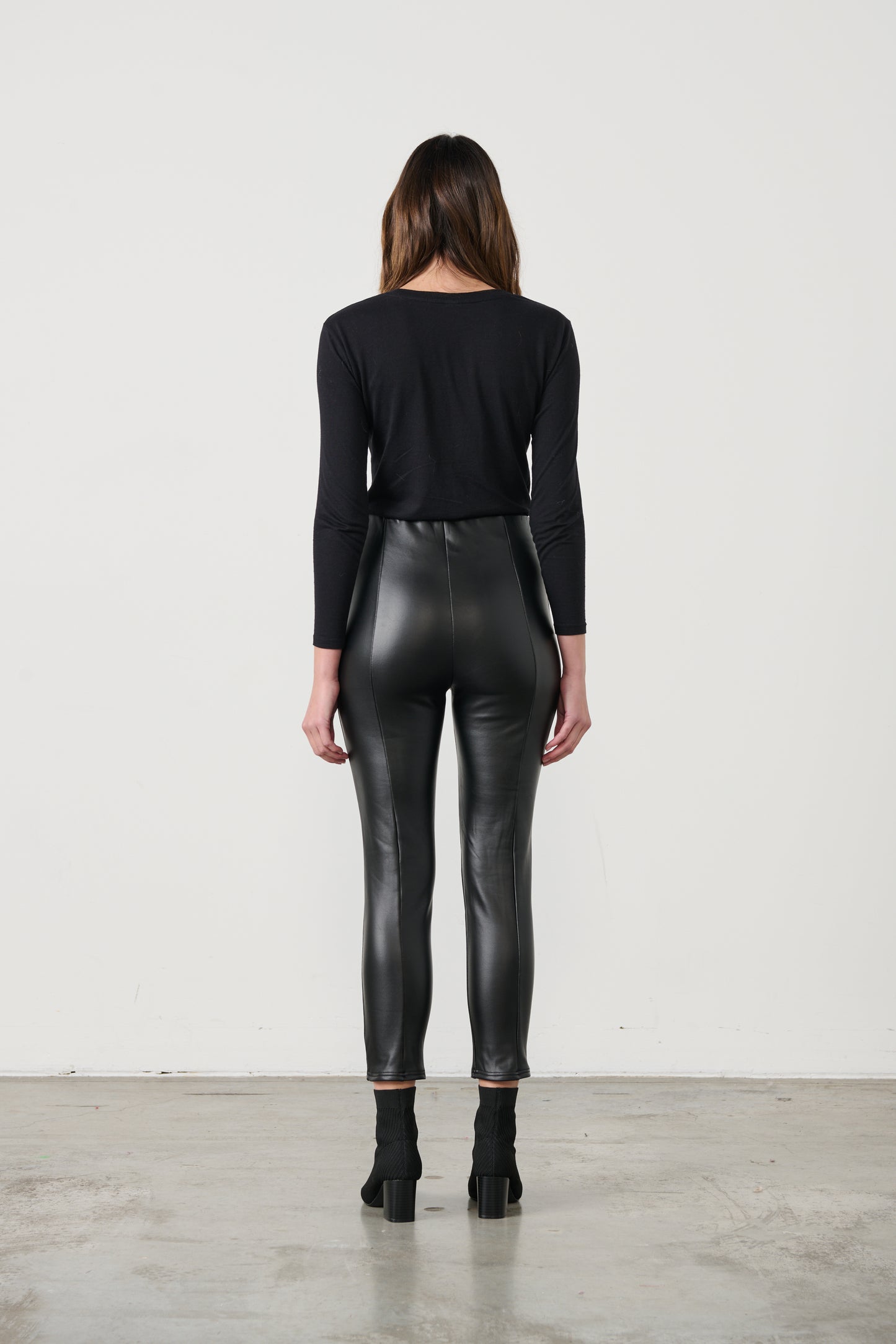 CAJU WET LOOK PANT IN BLACK