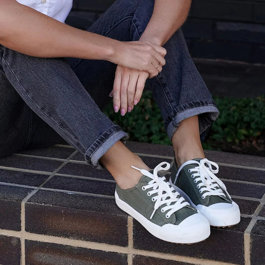 EMU HOSIER SNEAKER IN DARK OLIVE GREEN