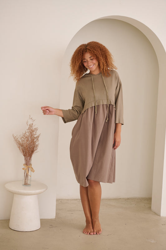 GELATU HOODED DRESS IN WALNUT
