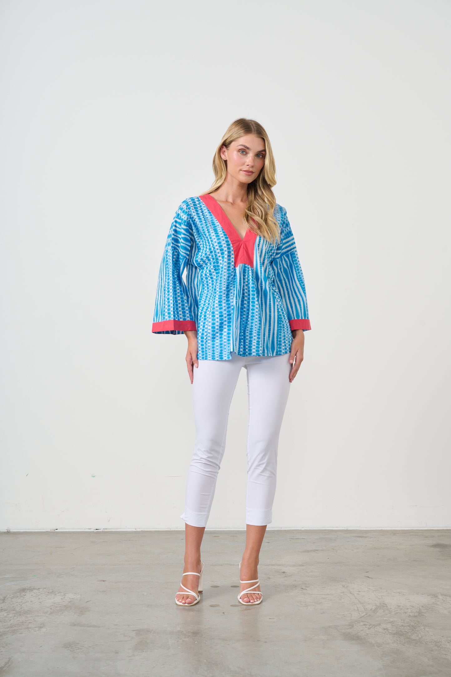 HOLMES & FALLON COTTON SHIRT IN BLUE WITH RED NECKLINE AND CUFFS