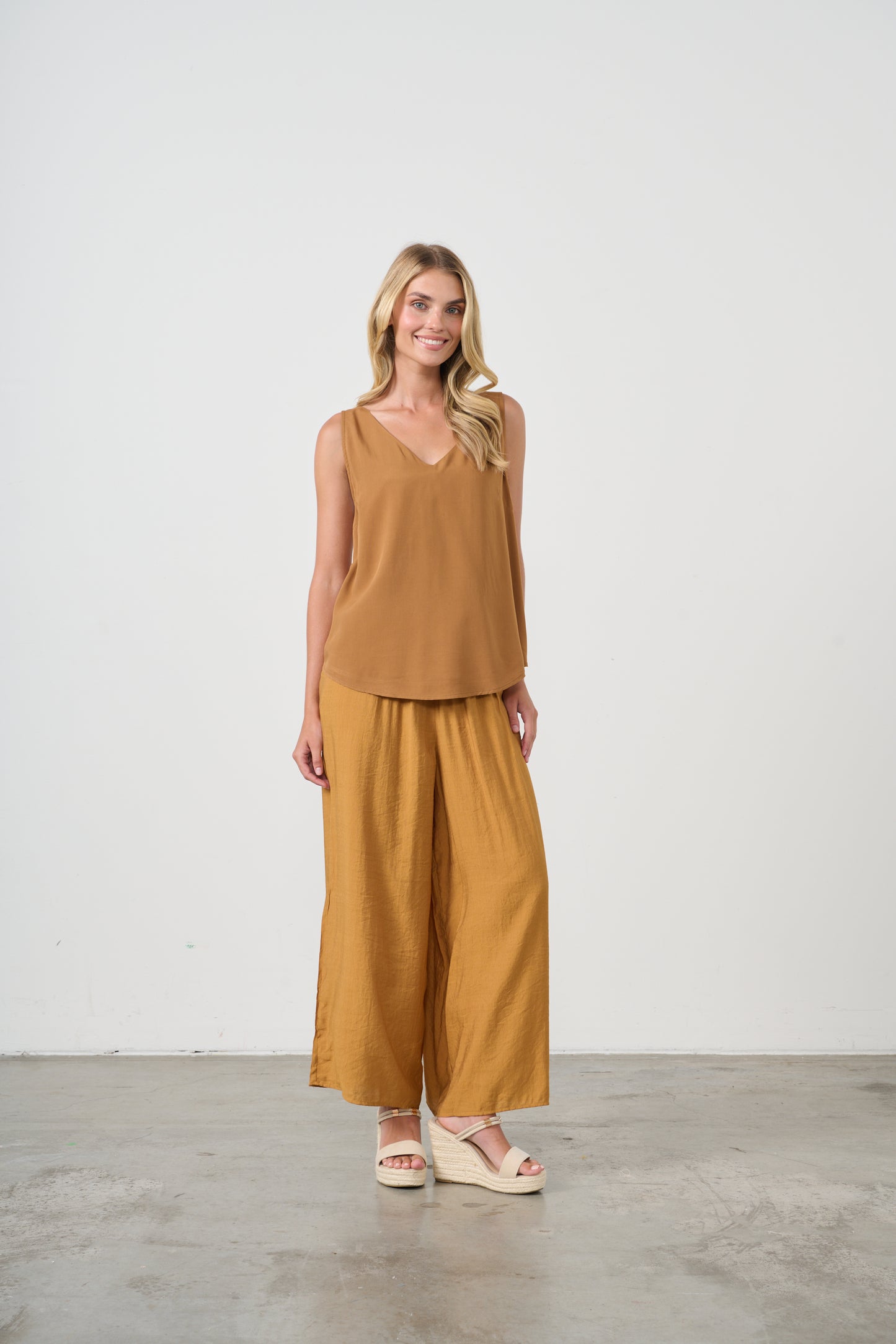 HOLMES & FALLON SWING V-NECK TANK IN COPPER