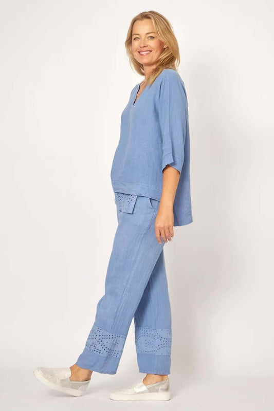 LA STRADA UNEVEN LINEN EMBROIDERED PANEL HEM V-NECK TOP