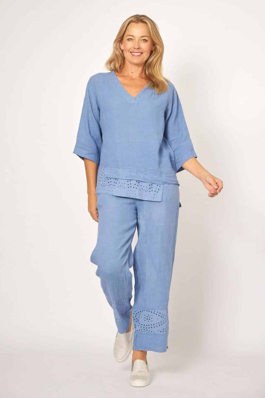 LA STRADA UNEVEN LINEN EMBROIDERED PANEL HEM V-NECK TOP