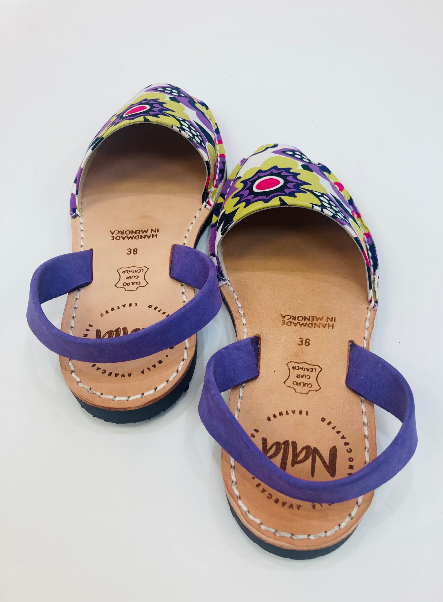LULU AVARCAS FLAT IN RETRO PATTERN