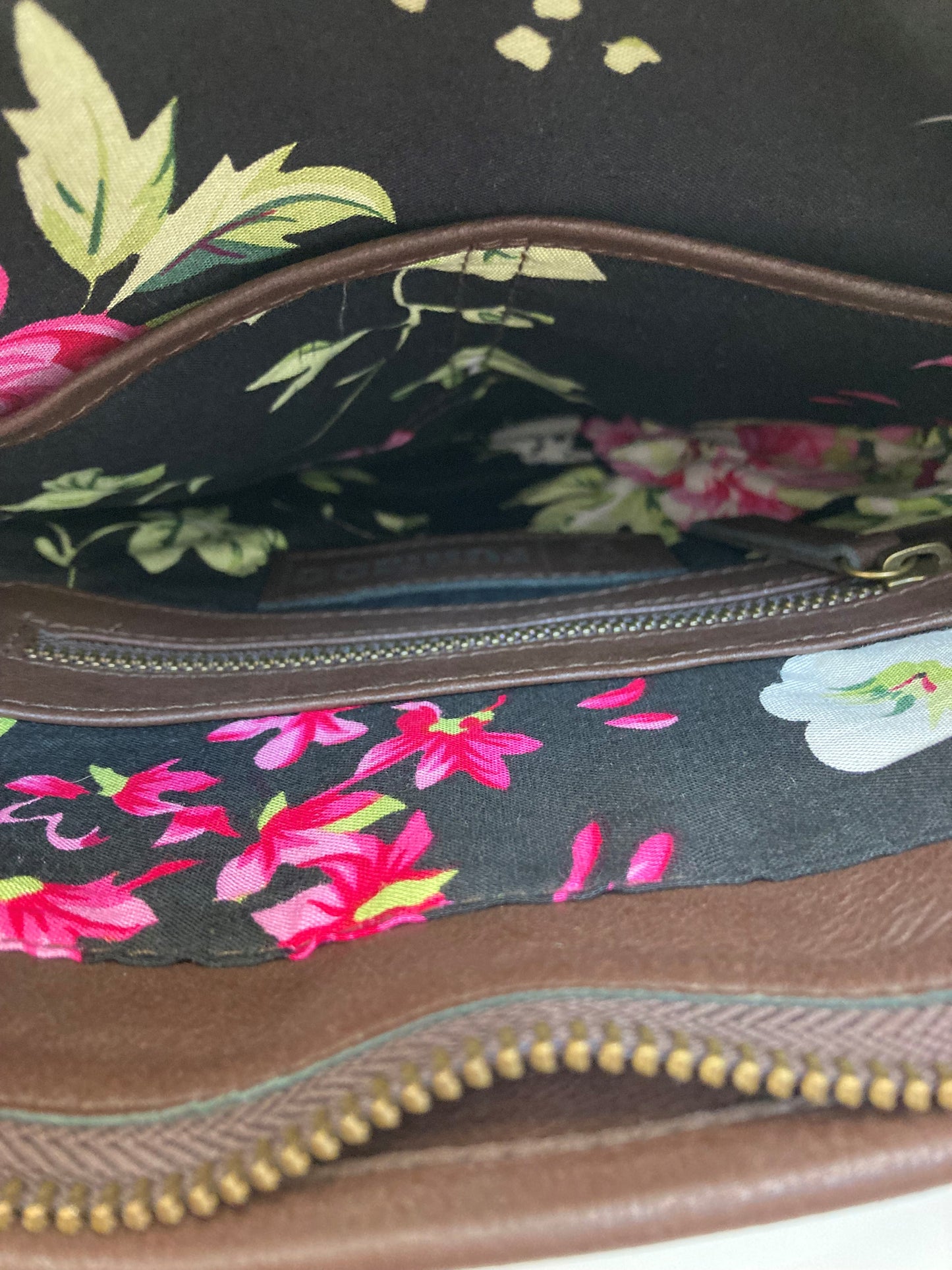 FURMOO LOVE YOUR CURVES LEATHER HANDBAG