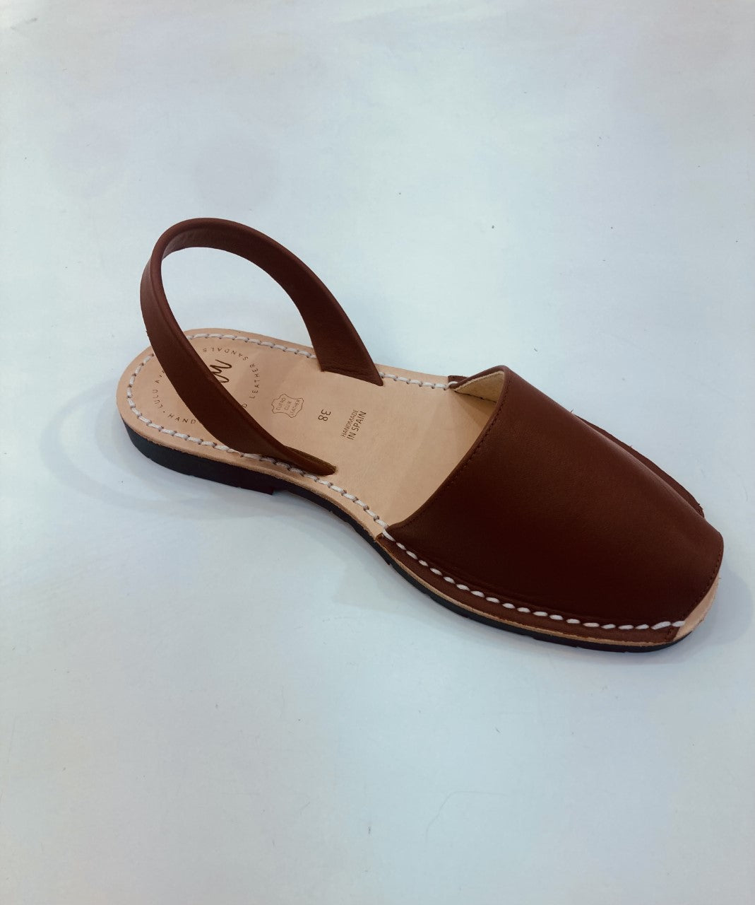 LULU AVARCAS FLAT SANDAL IN BROWN LEATHER