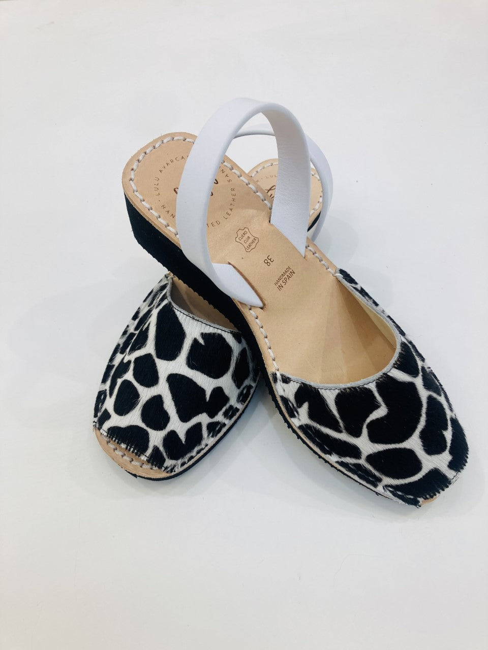 LULU AVARCAS BLACK WEDGE IN GIRAFFE PATTERN AND LEATHER