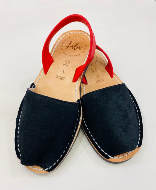 LULU AVARCAS LEATHER SANDAL IN BLACK FUR WITH RED STRAP