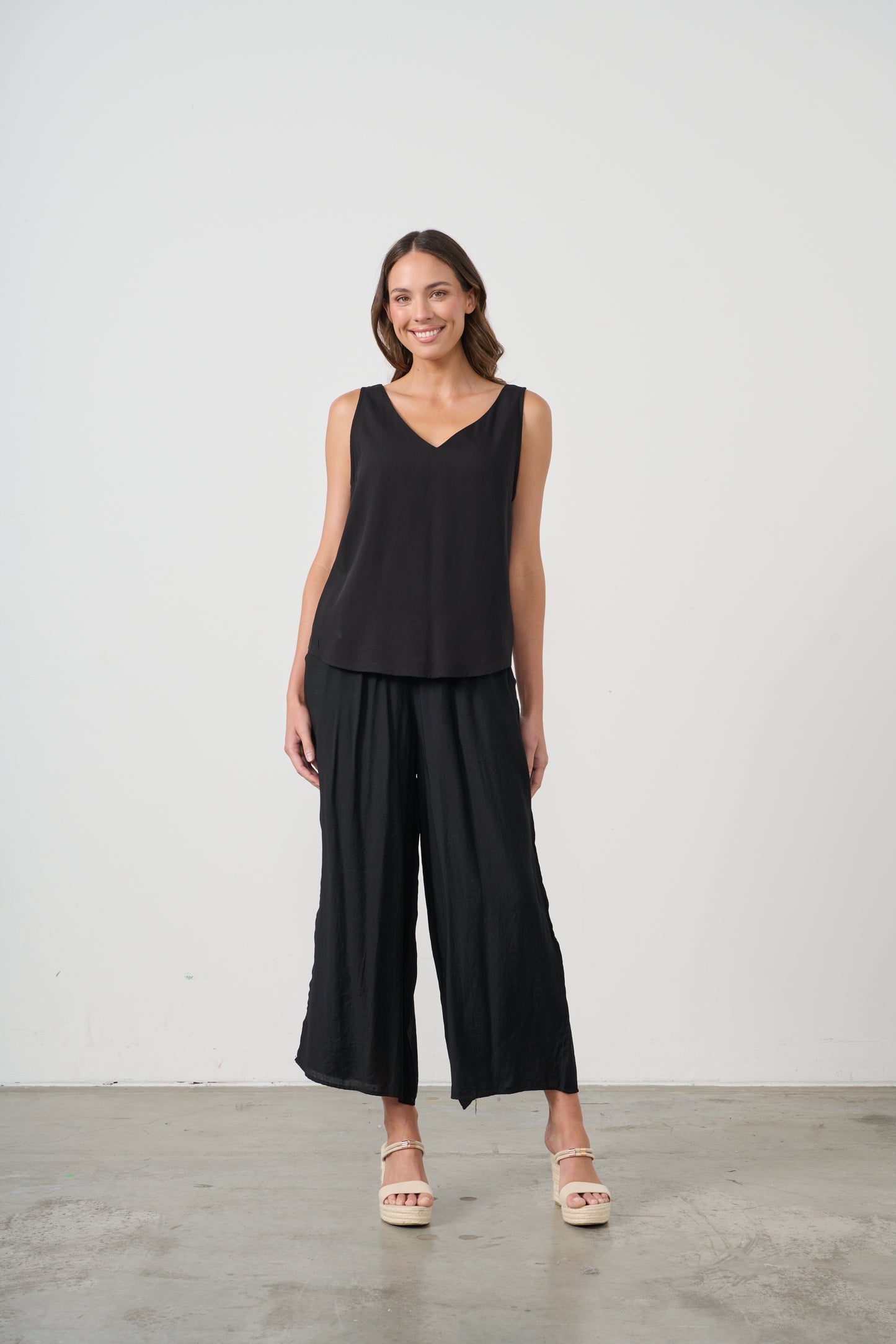 CAJU SWING V-NECK TANK TOP IN BLACK