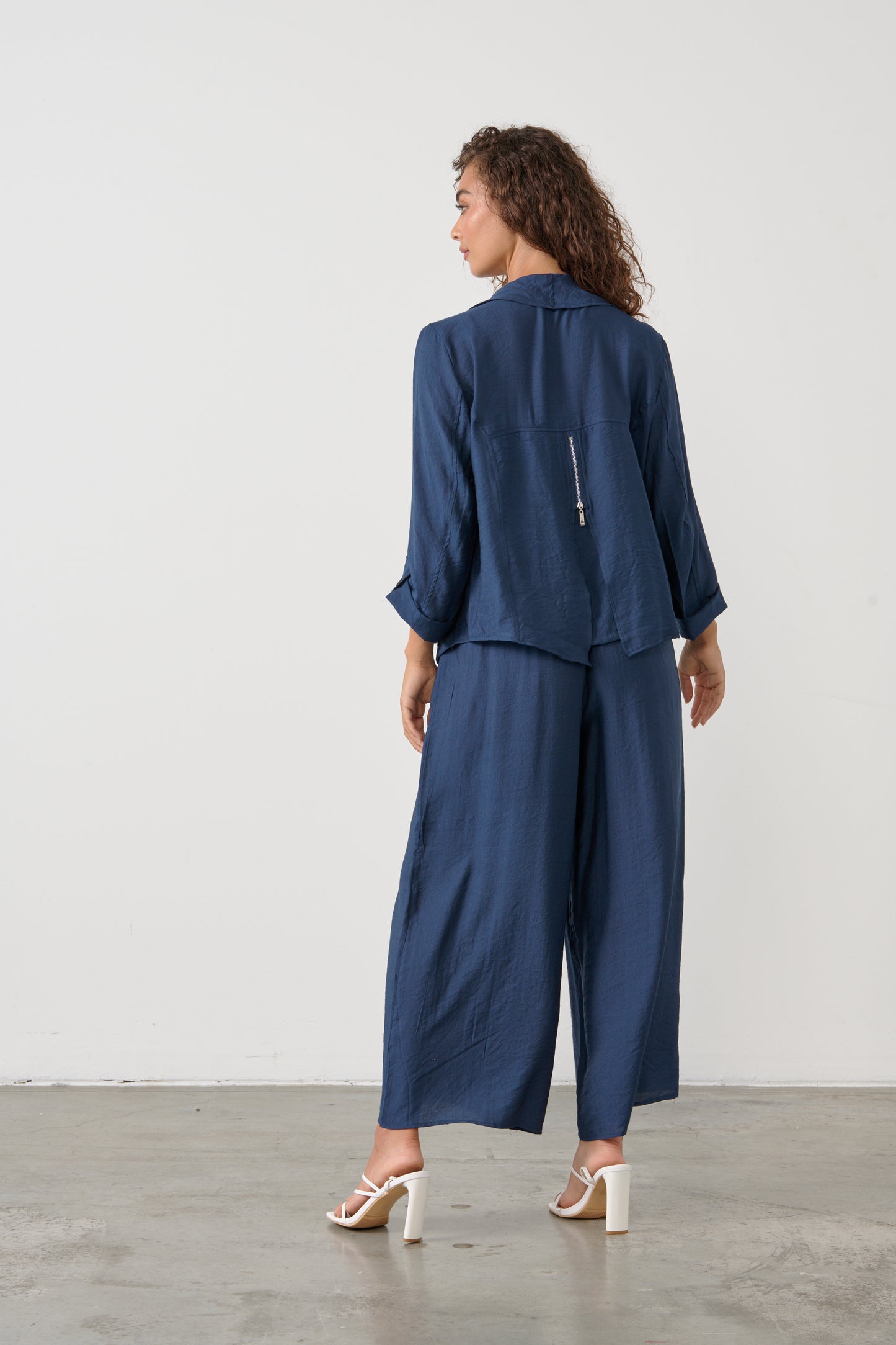 CAJU SUMMER JACKET WITH ZIP BACK FEAUTURE IN MIDNIGHT BLUE