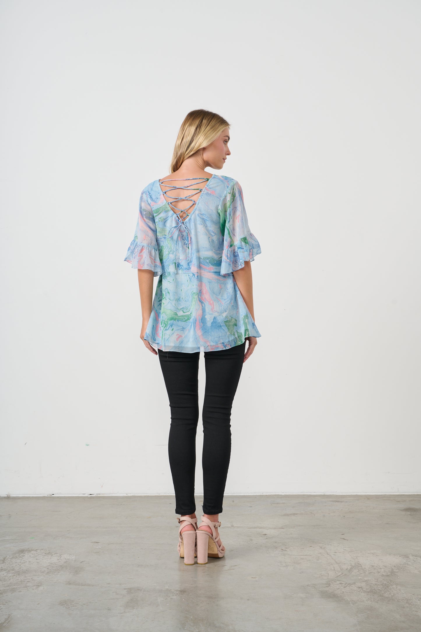 HOLMES & FALLON BLOUSE WITH LACED BACK DETAIL IN BLUE MARBLE