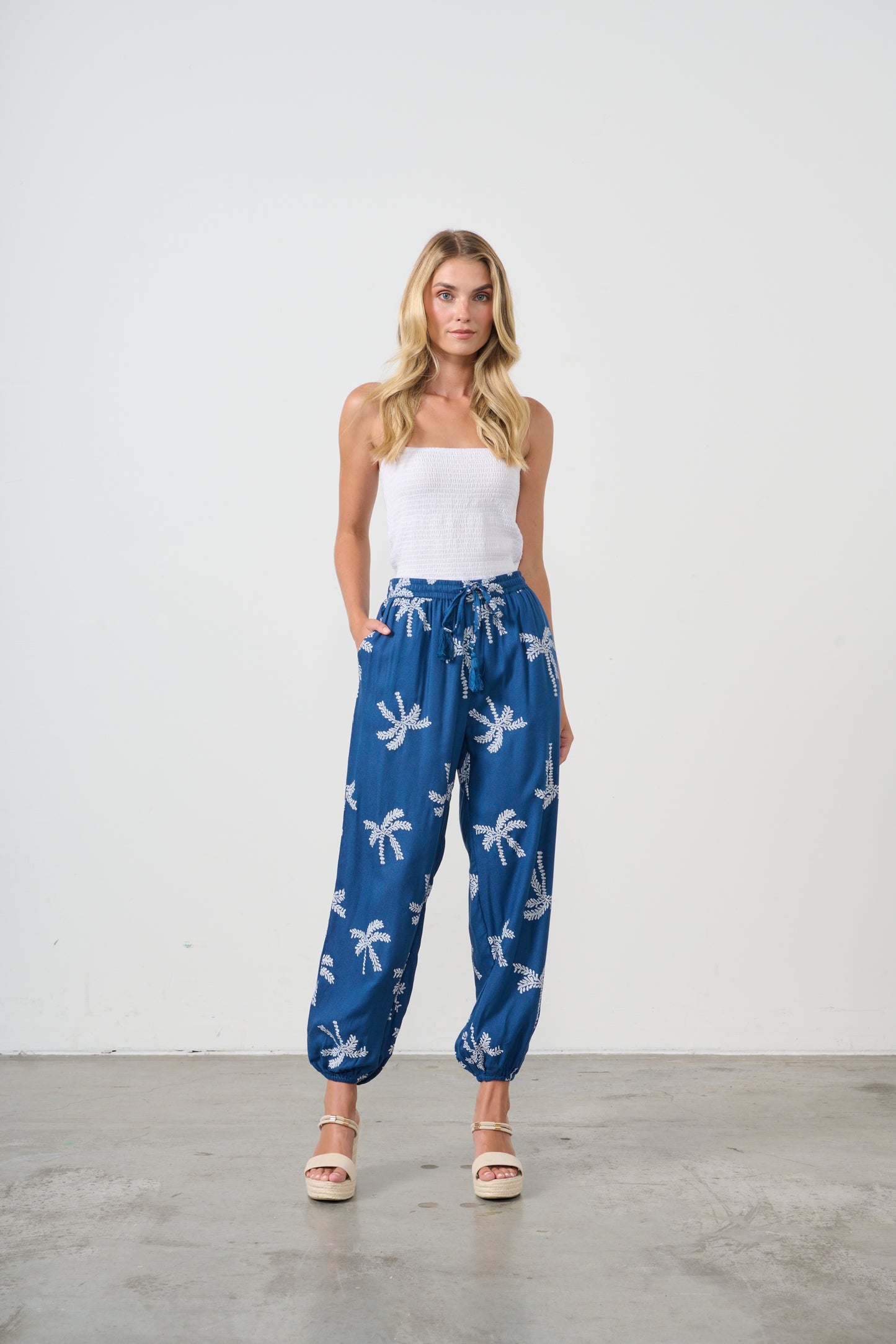 HOLMES AND FALLON BLUE PRINT PANT