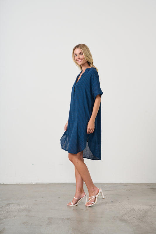 HOLMES & FALLON SEERSUCKER DRESS WITH SCOOP HEM & POCKETS