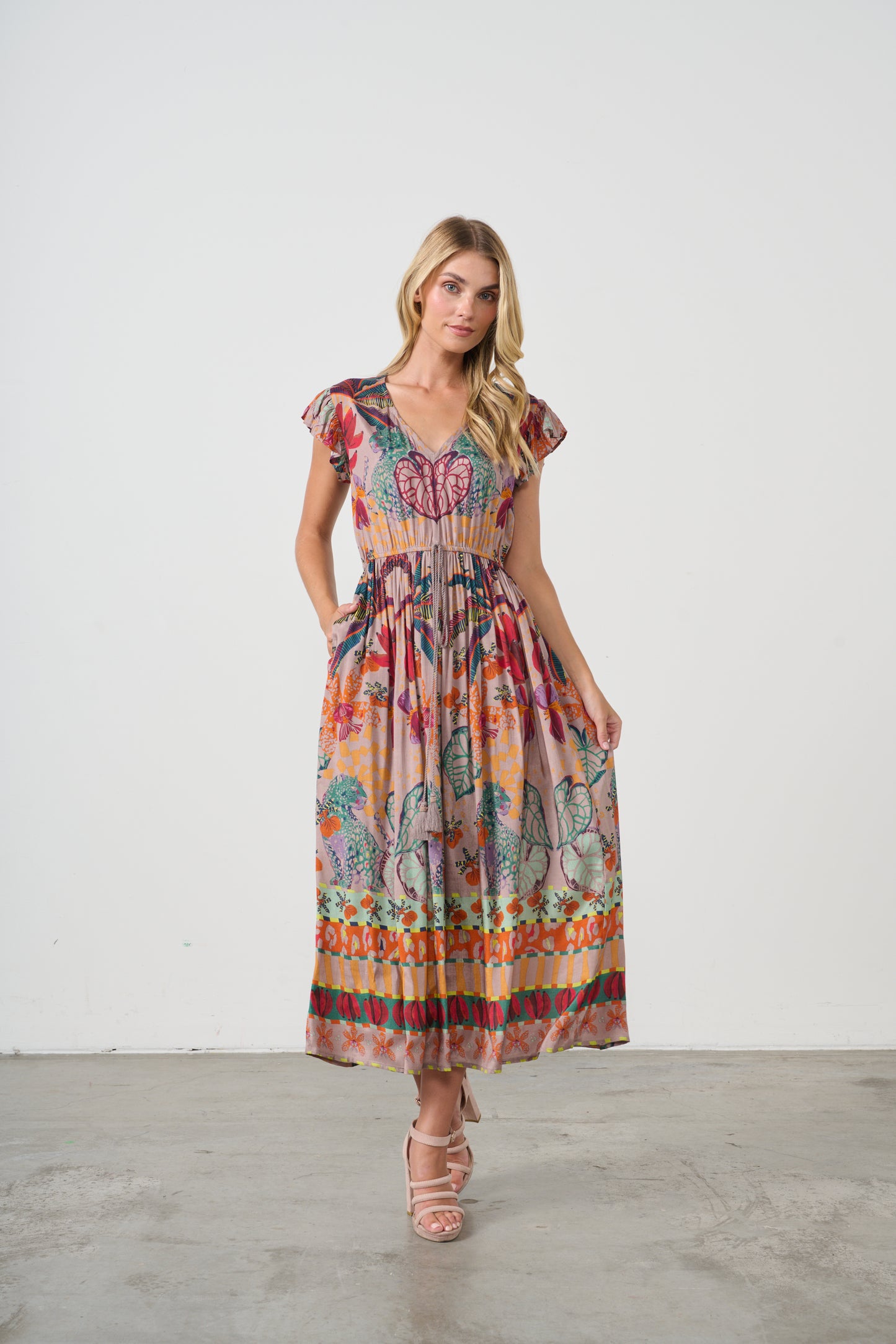 HOLMES & FALLON TROPICAL PRINT ELASTIC WAIST DRESS IN MUSHROOM