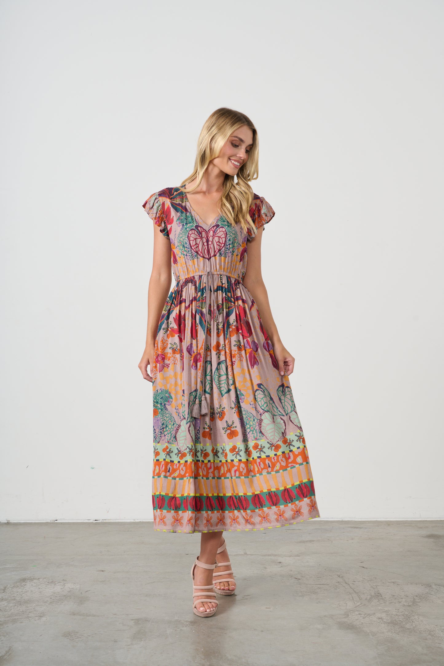 HOLMES & FALLON TROPICAL PRINT ELASTIC WAIST DRESS IN MUSHROOM