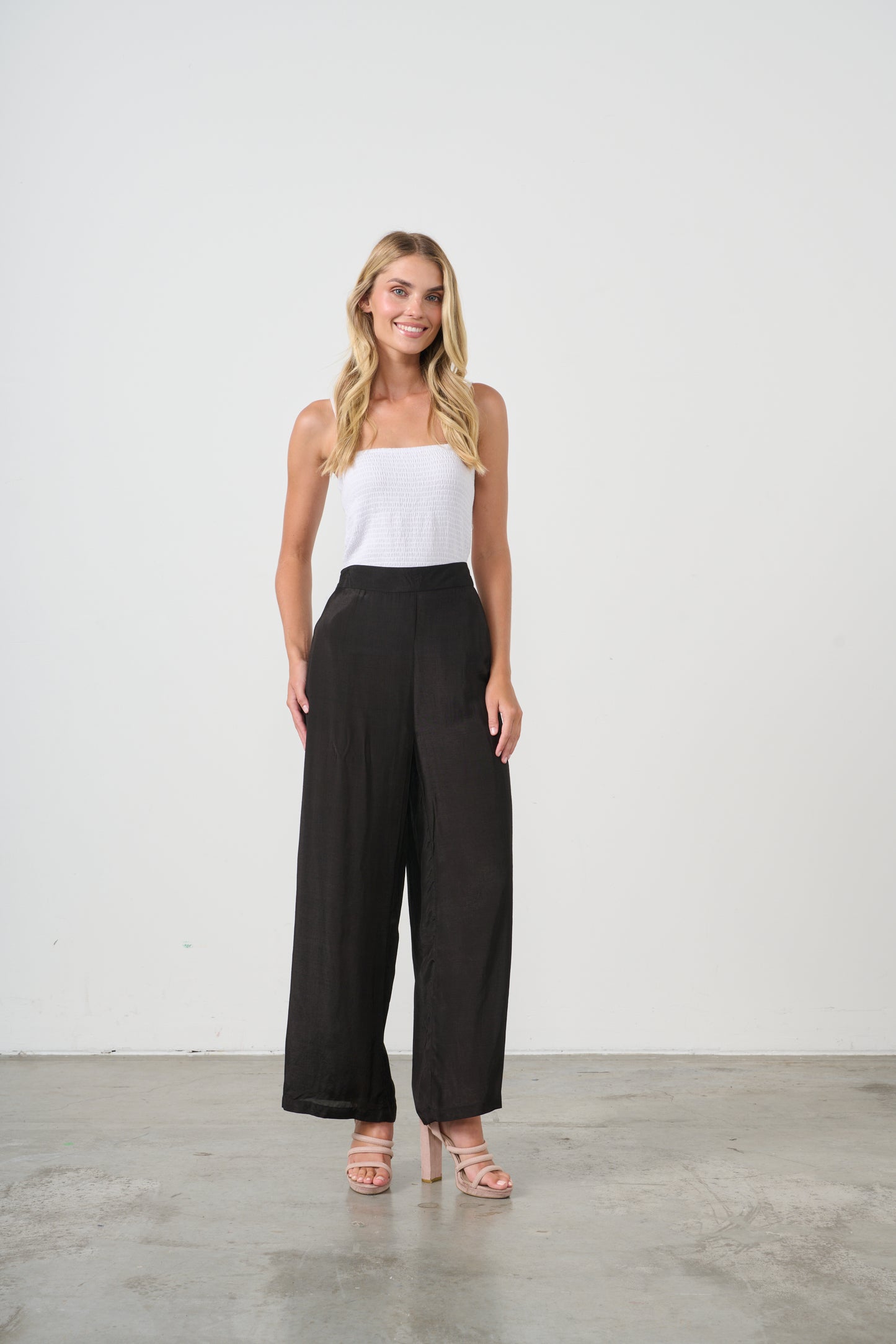 HOLMES & FALLON PANT IN BLACK WITH ELASTIC WAIST