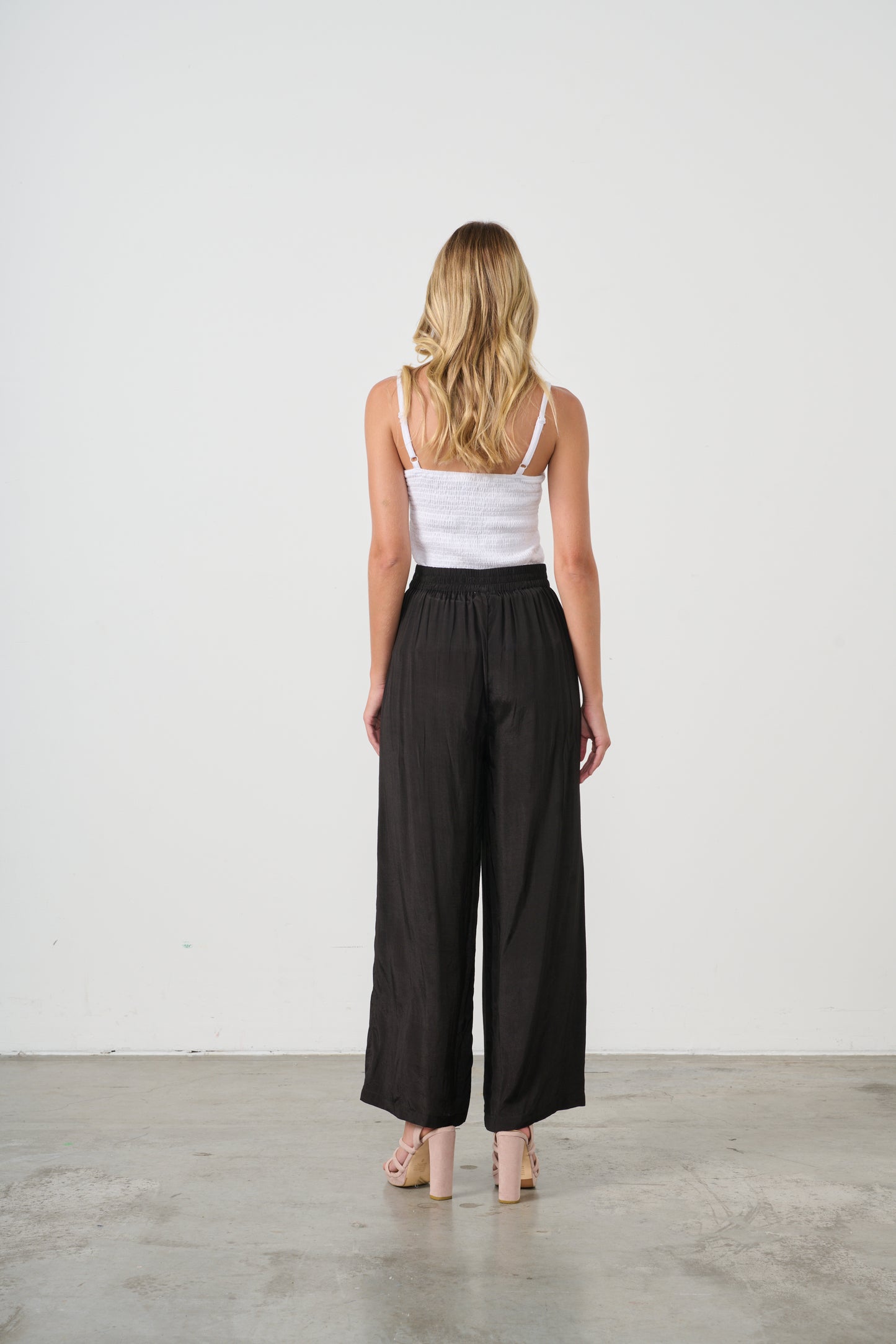 HOLMES & FALLON PANT IN BLACK WITH ELASTIC WAIST