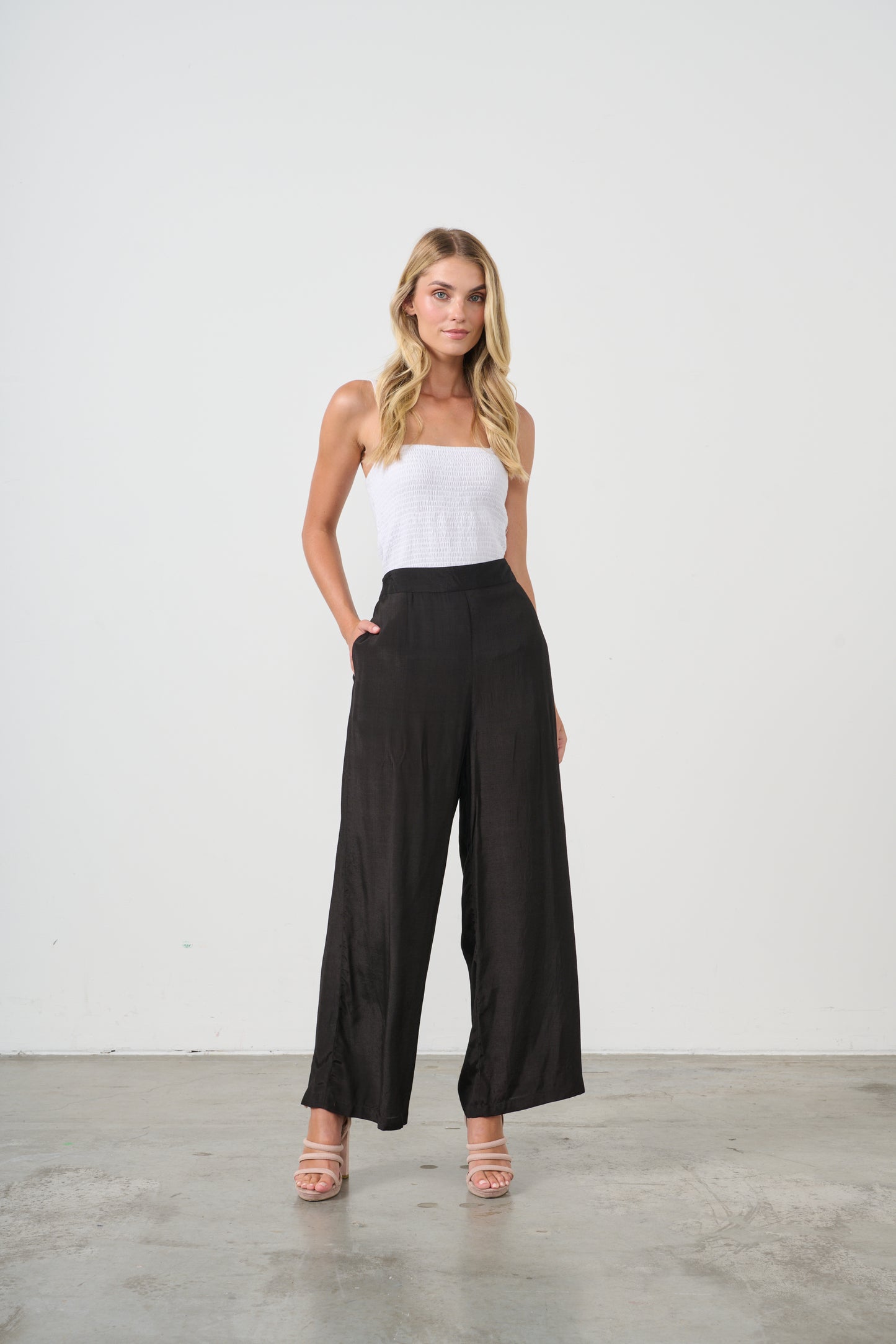 HOLMES & FALLON PANT IN BLACK WITH ELASTIC WAIST