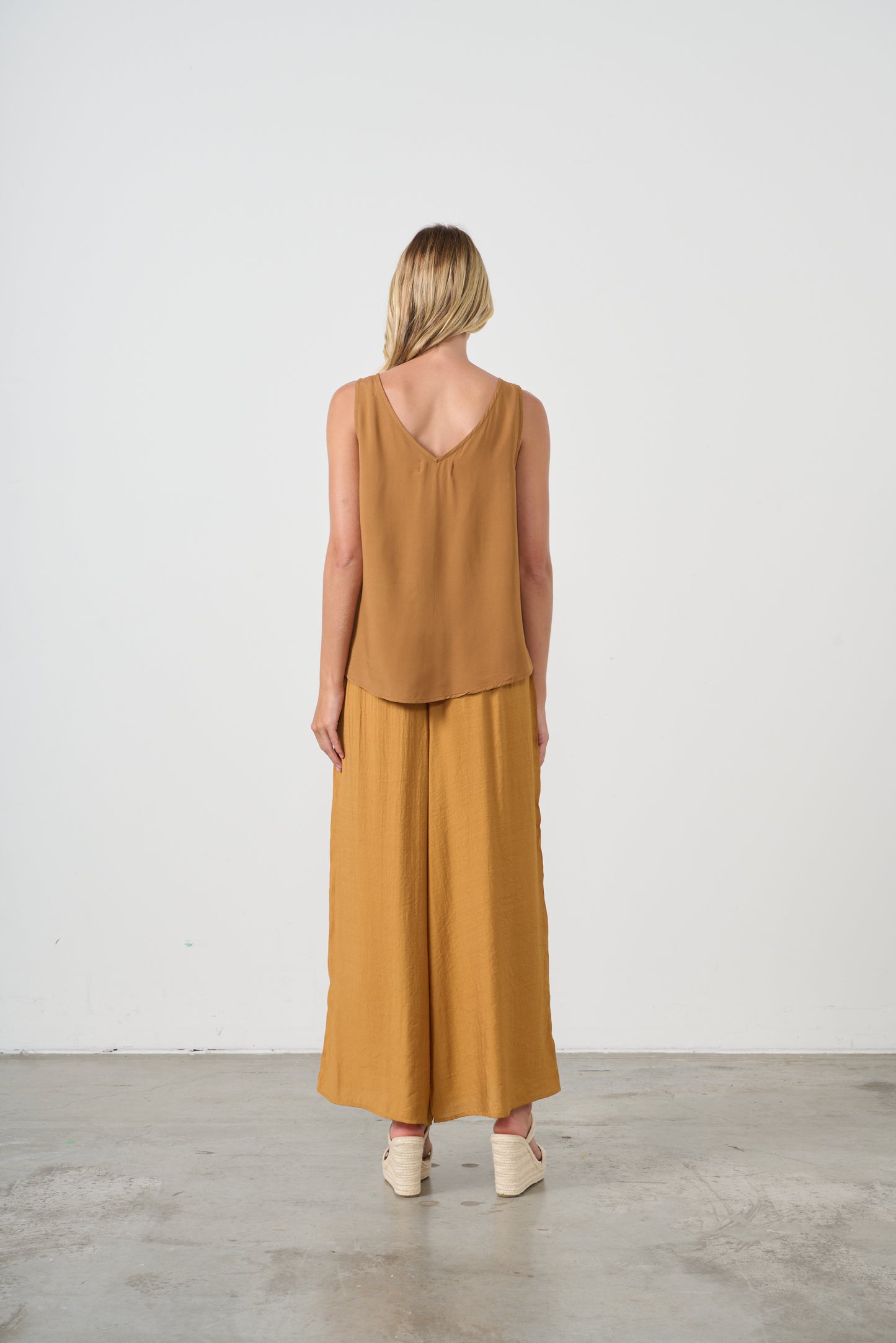 HOLMES & FALLON SWING V-NECK TANK IN COPPER