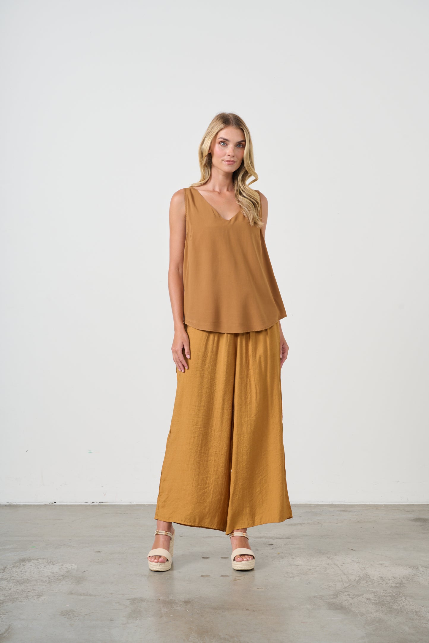 HOLMES & FALLON SWING V-NECK TANK IN COPPER