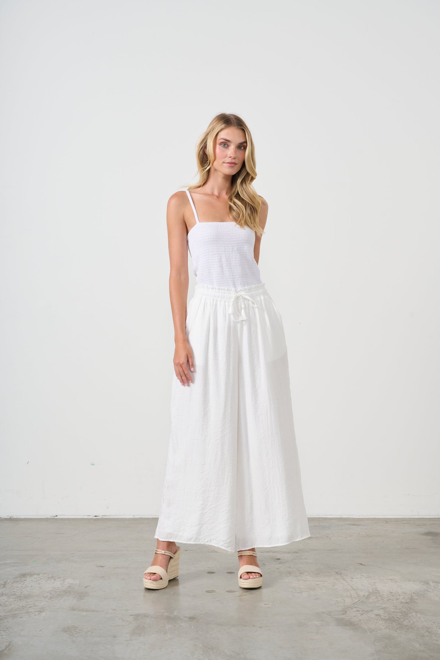 HOLMES & FALLON WIDE LEG PANTS IN WHITE