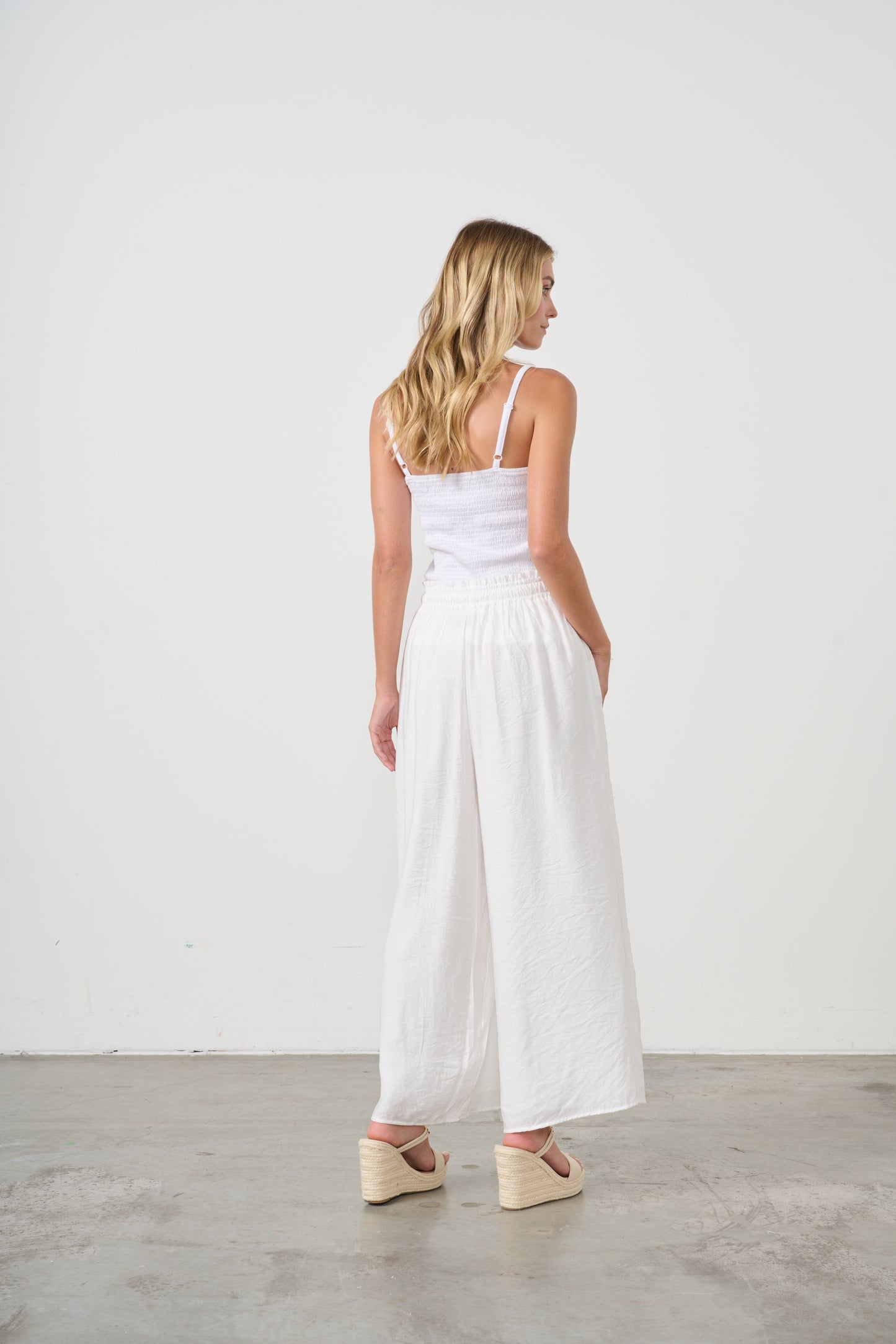 HOLMES & FALLON WIDE LEG PANTS IN WHITE