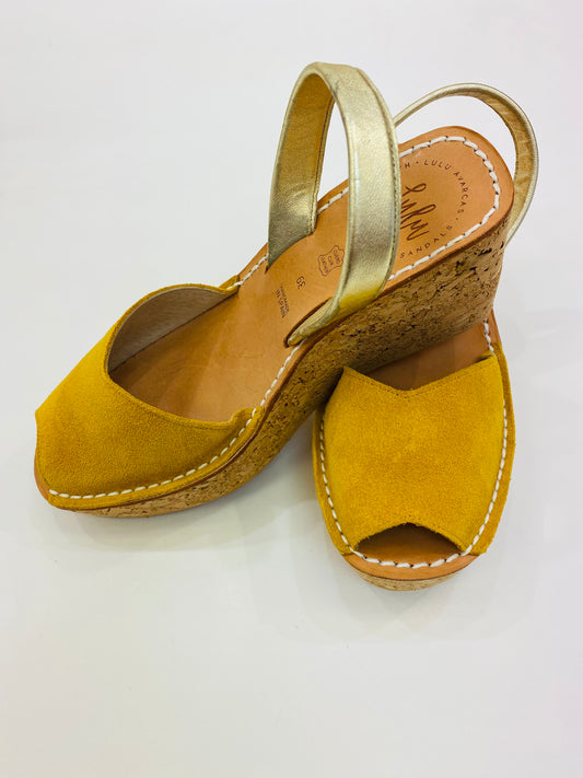 LULU AVARCAS LEATHER CORKS IN MUSTARD WITH GOLD STRAP