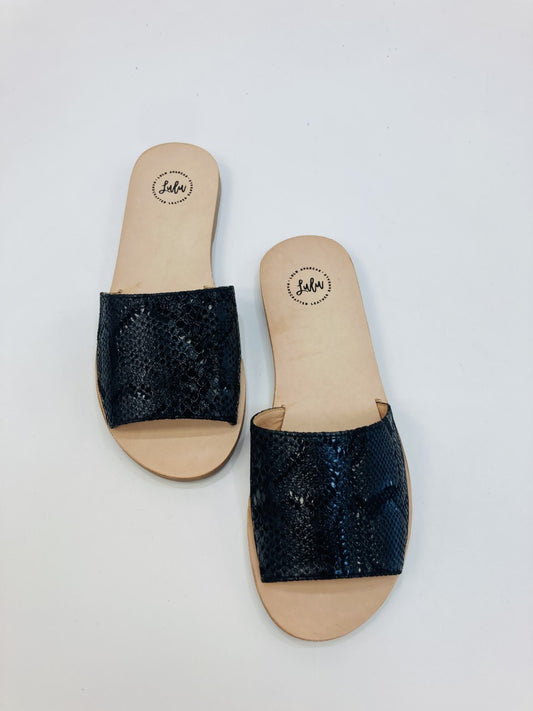 LULU AVARCAS LEATHER SLIDE IN BLACK SNAKE