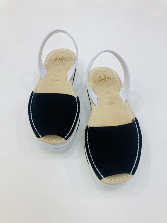 LULU AVARCAS FLATFORM IN BLACK WITH WHITE STRAP