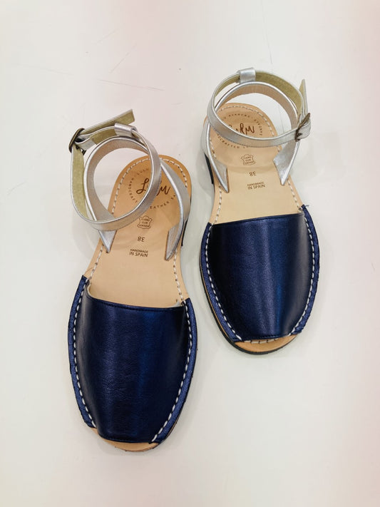 LULU AVARCAS SANDAL IN METALLIC NAVY WITH SILVER STRAP